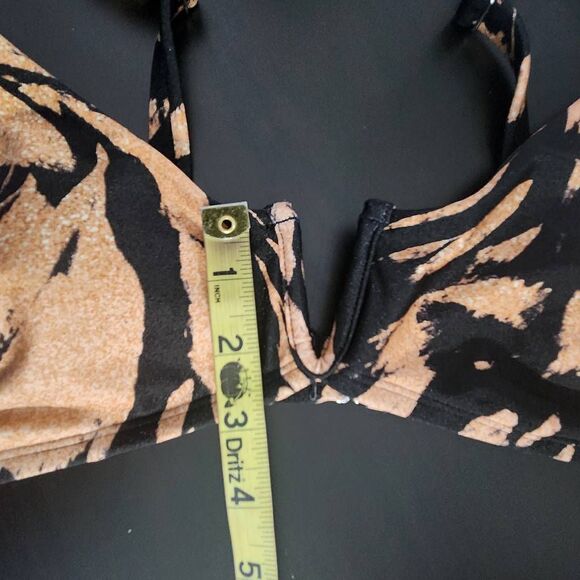 Cupshe Black and Tan print Bikini Top with V-Wire NWT Size Medium - Picture 12 of 13
